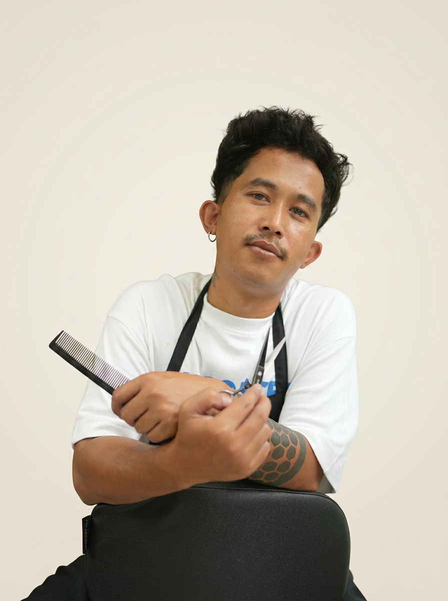 Manish — Hair Dresser at Évyra Salon